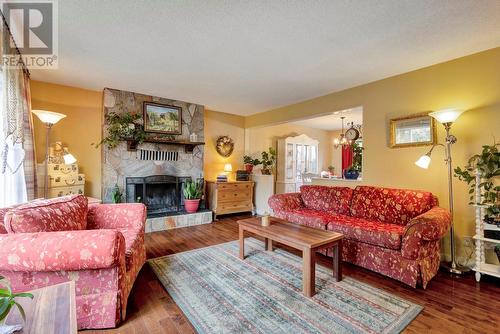 2259 Westville Place, West Kelowna, BC - Indoor Photo Showing Living Room With Fireplace