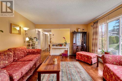 2259 Westville Place, West Kelowna, BC - Indoor Photo Showing Living Room