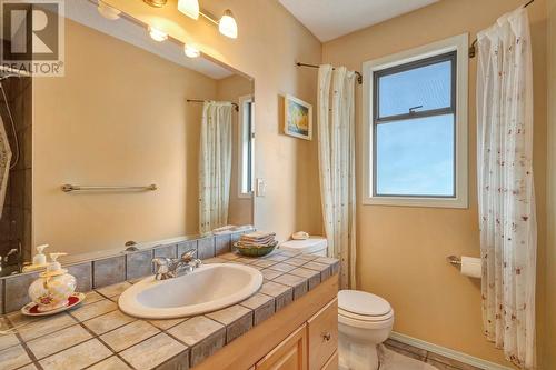 2259 Westville Place, West Kelowna, BC - Indoor Photo Showing Bathroom