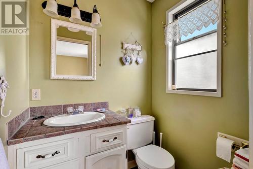 2259 Westville Place, West Kelowna, BC - Indoor Photo Showing Bathroom