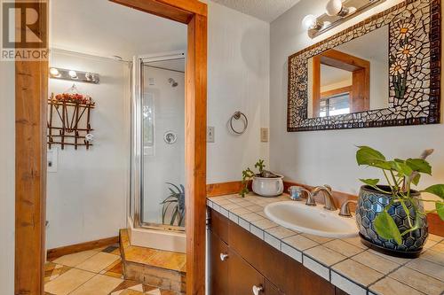 2259 Westville Place, West Kelowna, BC - Indoor Photo Showing Bathroom