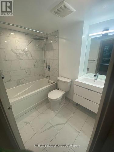 212 - 100 Observatory Lane, Richmond Hill, ON - Indoor Photo Showing Bathroom