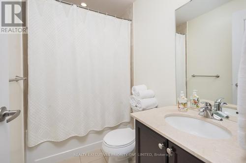 614 - 9255 Jane Street, Vaughan, ON - Indoor Photo Showing Bathroom