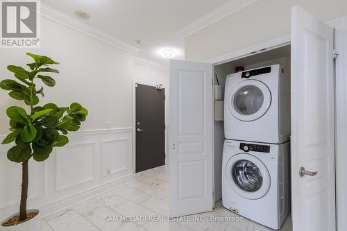 2402 - 223 Webb Drive, Mississauga, ON - Indoor Photo Showing Laundry Room