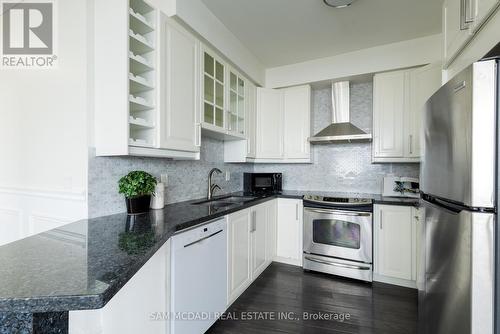 2402 - 223 Webb Drive, Mississauga, ON - Indoor Photo Showing Kitchen