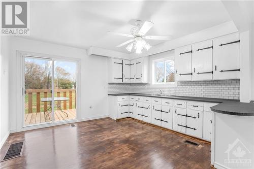 21944 Main Street, North Glengarry (721 - North Glengarry (Lochiel) Twp), ON - Indoor Photo Showing Kitchen