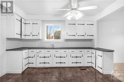 21944 Main Street, North Glengarry (721 - North Glengarry (Lochiel) Twp), ON - Indoor Photo Showing Kitchen