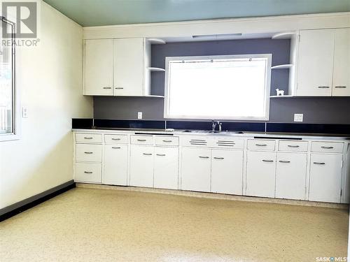 637 6Th Street, Humboldt, SK - Indoor Photo Showing Kitchen With Double Sink