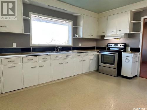 637 6Th Street, Humboldt, SK - Indoor Photo Showing Kitchen With Double Sink