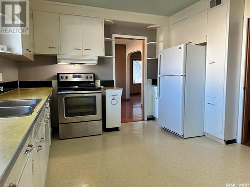 637 6Th Street, Humboldt, SK - Indoor Photo Showing Kitchen With Double Sink