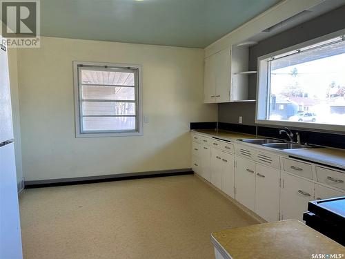 637 6Th Street, Humboldt, SK - Indoor Photo Showing Kitchen With Double Sink