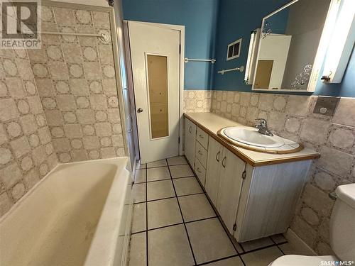 637 6Th Street, Humboldt, SK - Indoor Photo Showing Bathroom