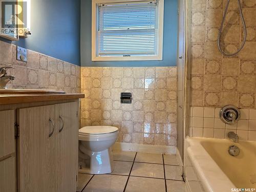 637 6Th Street, Humboldt, SK - Indoor Photo Showing Bathroom