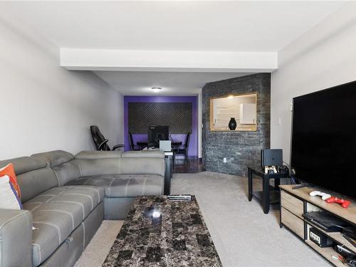 412-3185 Barons Rd, Nanaimo, BC - Indoor Photo Showing Living Room