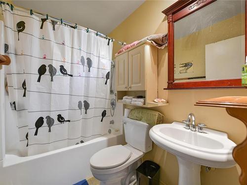 2011 / 2009 Idlemore Rd, Sooke, BC - Indoor Photo Showing Bathroom