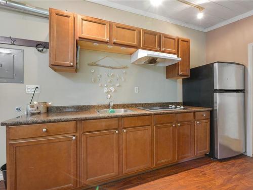 2011 / 2009 Idlemore Rd, Sooke, BC - Indoor Photo Showing Kitchen