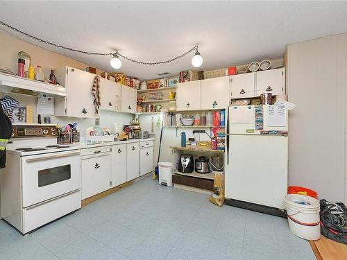 2011 / 2009 Idlemore Rd, Sooke, BC - Indoor Photo Showing Kitchen