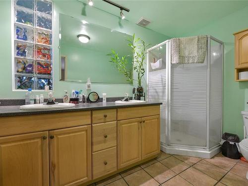 2011 / 2009 Idlemore Rd, Sooke, BC - Indoor Photo Showing Bathroom