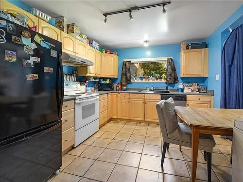 2011 / 2009 Idlemore Rd, Sooke, BC - Indoor Photo Showing Kitchen