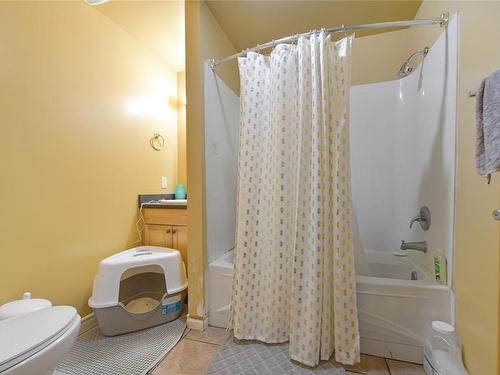 2011 / 2009 Idlemore Rd, Sooke, BC - Indoor Photo Showing Bathroom