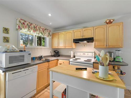 2011 / 2009 Idlemore Rd, Sooke, BC - Indoor Photo Showing Kitchen