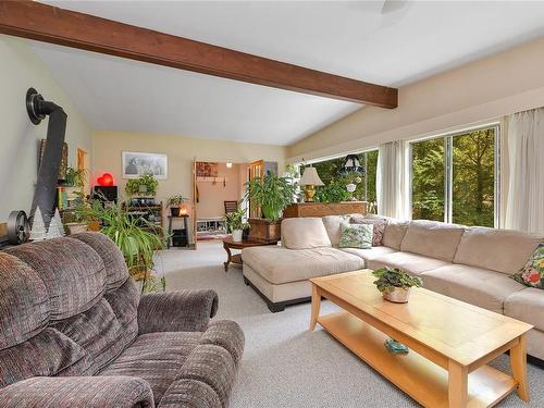 2011 / 2009 Idlemore Rd, Sooke, BC - Indoor Photo Showing Living Room