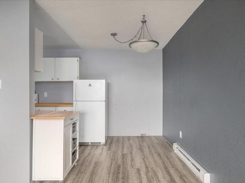 416-1600 Dufferin Cres, Nanaimo, BC - Indoor Photo Showing Kitchen