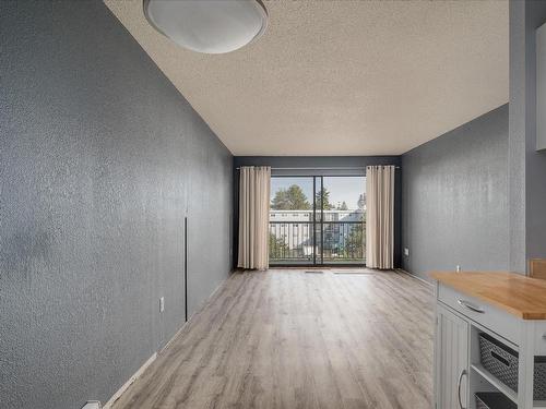 416-1600 Dufferin Cres, Nanaimo, BC - Indoor Photo Showing Other Room