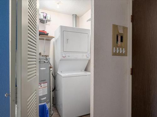 416-1600 Dufferin Cres, Nanaimo, BC - Indoor Photo Showing Laundry Room