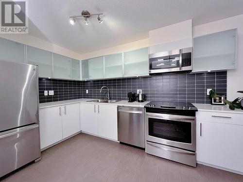 709 66 W Cordova Street, Vancouver, BC - Indoor Photo Showing Kitchen With Upgraded Kitchen