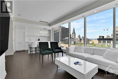 101 Queen Street Unit#807, Ottawa, ON - Indoor Photo Showing Living Room