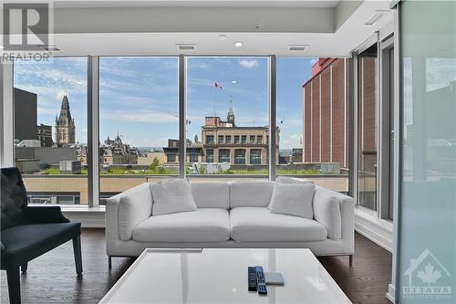 101 Queen Street Unit#807, Ottawa, ON - Indoor Photo Showing Living Room