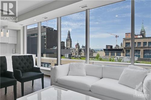 101 Queen Street Unit#807, Ottawa, ON - Indoor Photo Showing Living Room