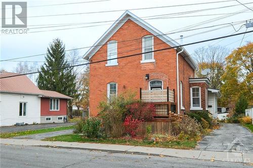 Welcome to 33 Napoleon Street. - 33 Napoleon Street, Carleton Place, ON - Outdoor