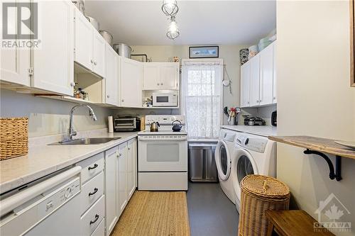 kitchen - 33 Napoleon Street, Carleton Place, ON - Indoor Photo Showing Laundry Room