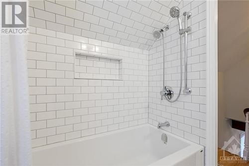 family bathroom - 33 Napoleon Street, Carleton Place, ON - Indoor Photo Showing Bathroom