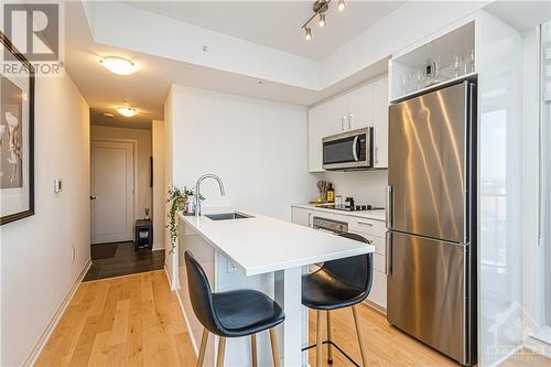 805 Carling Avenue Unit#1301, Ottawa, ON - Indoor Photo Showing Kitchen With Upgraded Kitchen