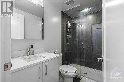 805 Carling Avenue Unit#1301, Ottawa, ON - Indoor Photo Showing Bathroom