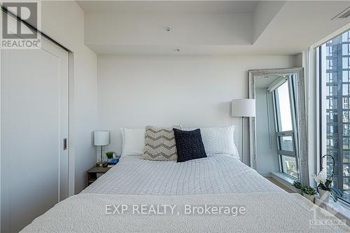 805 Carling Avenue Unit#1301, Ottawa, ON - Indoor Photo Showing Bedroom