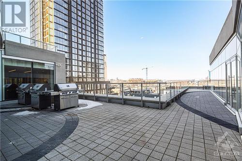 805 Carling Avenue Unit#1301, Ottawa, ON - Outdoor