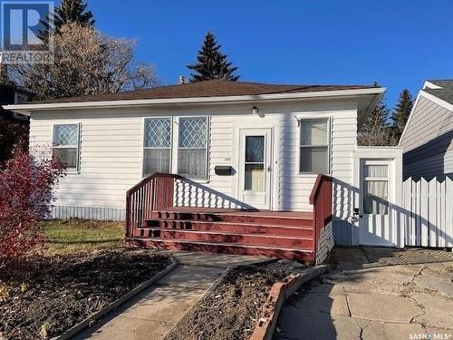 1306 1St Avenue Nw, Moose Jaw, SK - Outdoor