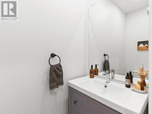 34 Scotia Lane, Whitehorse, YT - Indoor Photo Showing Bathroom