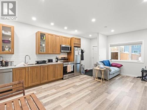 34 Scotia Lane, Whitehorse, YT - Indoor Photo Showing Kitchen