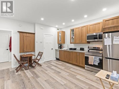 34 Scotia Lane, Whitehorse, YT - Indoor Photo Showing Kitchen