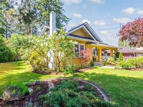 407 Cypress Rd, Qualicum Beach, BC 