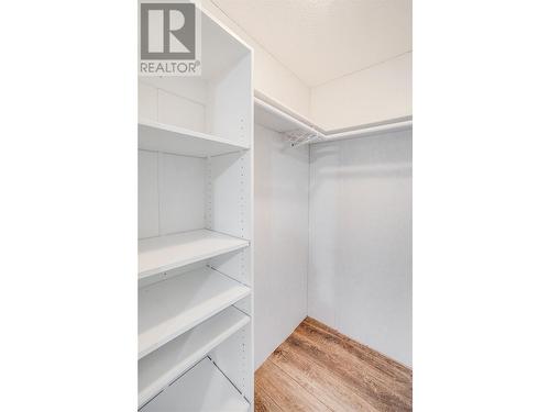 827 Columbia Road, Castlegar, BC - Indoor With Storage