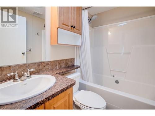 827 Columbia Road, Castlegar, BC - Indoor Photo Showing Bathroom