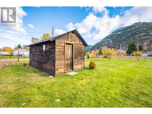 827 Columbia Road, Castlegar, BC - Outdoor