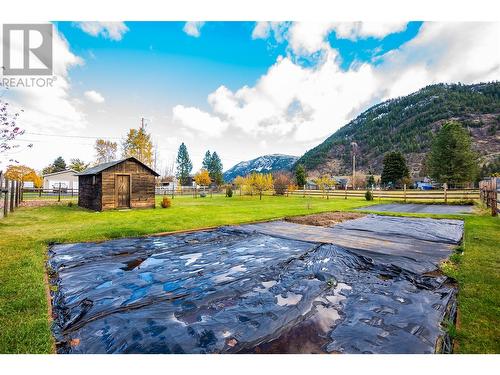 827 Columbia Road, Castlegar, BC - Outdoor With View