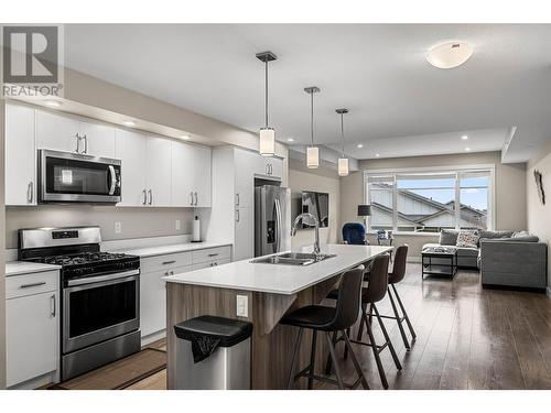 8800 Dallas Drive Unit# 122, Kamloops, BC - Indoor Photo Showing Kitchen With Double Sink With Upgraded Kitchen